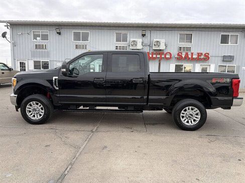 Used 2017 Ford F250 XLT w/ XLT Value Package AWD/4WD image 3