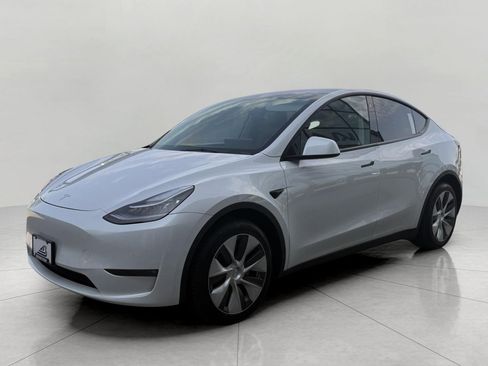 Used 2022 Tesla Model Y Long Range AWD/4WD image 7