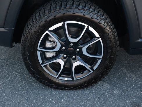 Used 2024 Jeep Compass Trailhawk AWD/4WD image 11