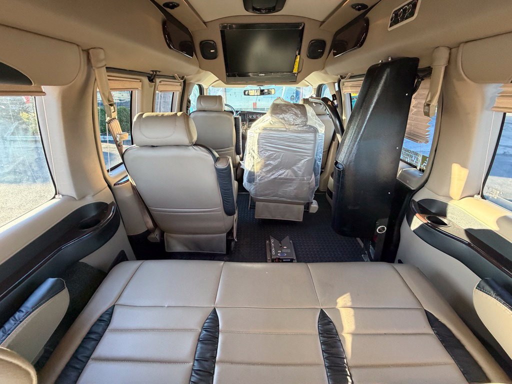 Used 2013 Chevrolet Express 1500 RWD image 21