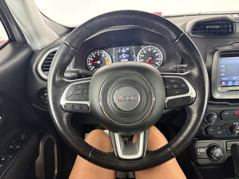 Used 2018 Jeep Renegade Latitude w/ Popular Equipment Group AWD/4WD image 18