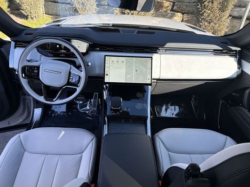 Certified 2025 Land Rover Range Rover Sport Dynamic SE image 11