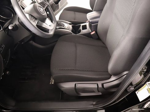 Used 2021 Nissan Rogue Sport S image 10