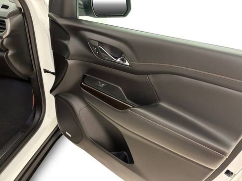 Used 2023 GMC Acadia AT4 w/ Preferred Package image 15