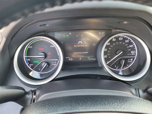 Used 2021 Toyota Camry XLE image 24