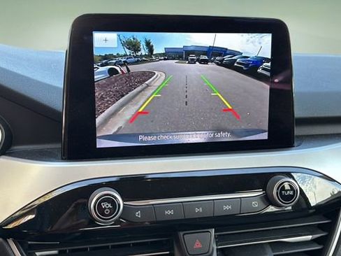 Used 2020 Ford Escape SE image 21