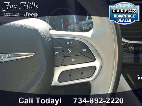 Used 2020 Chrysler Pacifica Limited w/ Tire & Wheel Group image 18