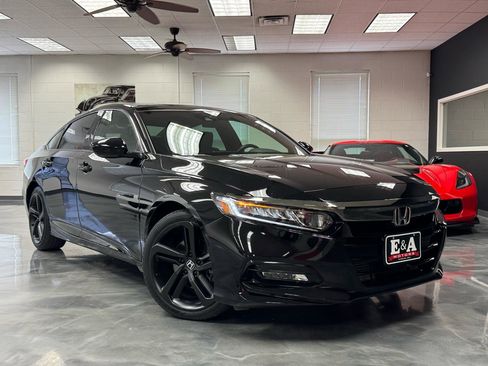 Used 2018 Honda Accord Sport image 2