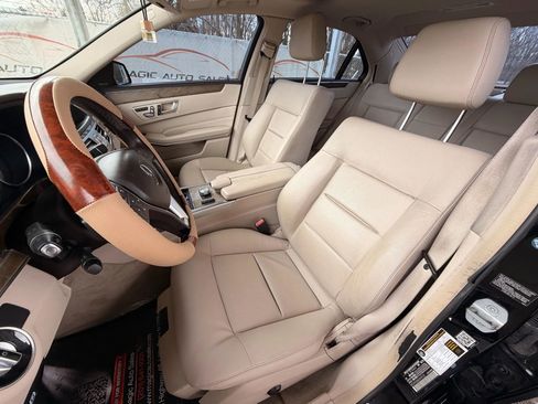 Used 2014 Mercedes-Benz E 350 4MATIC Sedan image 16