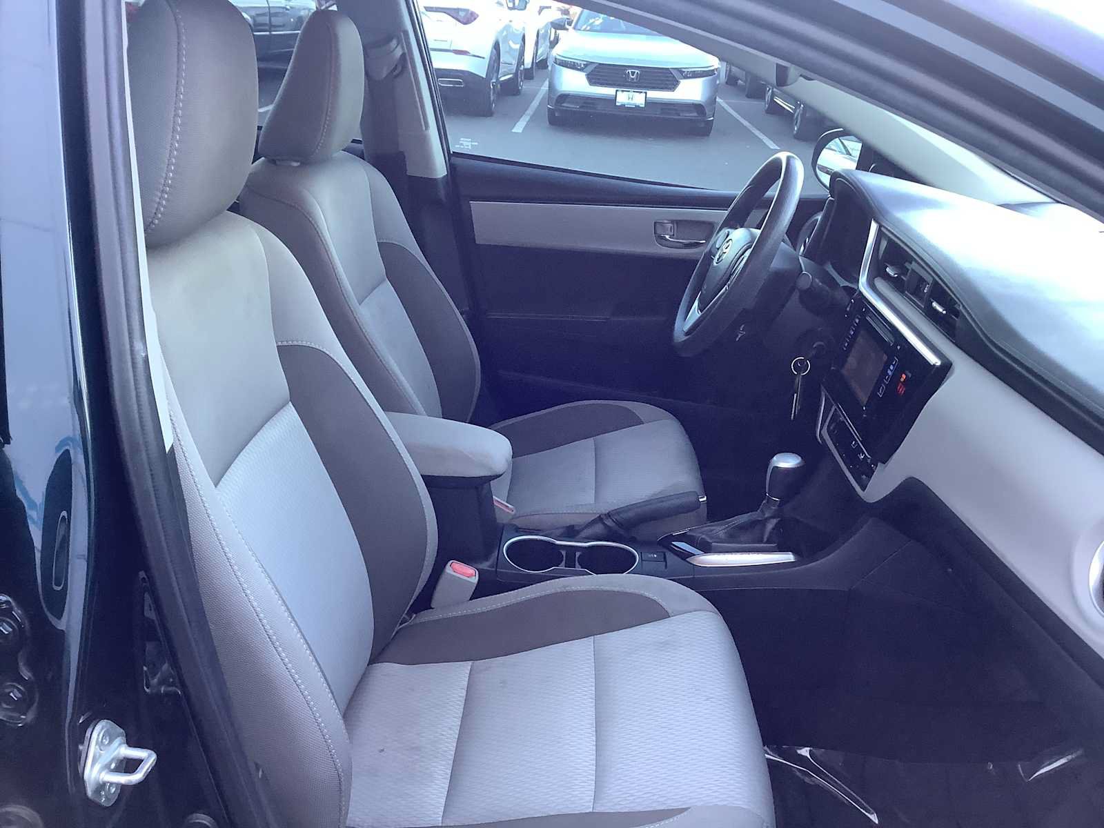 Used 2018 Toyota Corolla LE FWD image 15