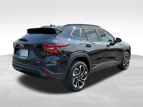 Used 2025 Chevrolet Trax RS w/ Sunroof Package FWD image 4
