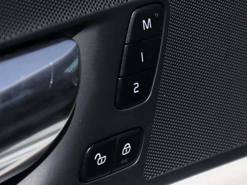 Used 2024 Volvo XC60 B5 Core image 16