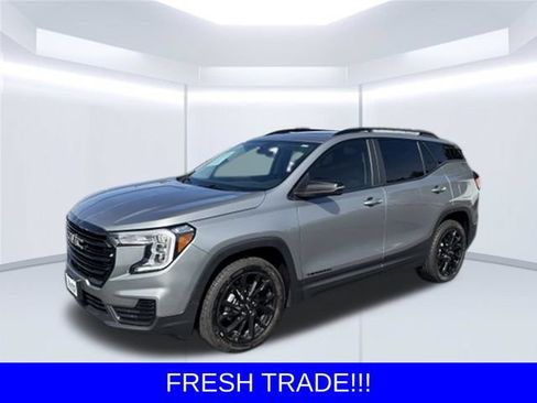 Used 2023 GMC Terrain SLE w/ Driver Convenience Package AWD/4WD image 2