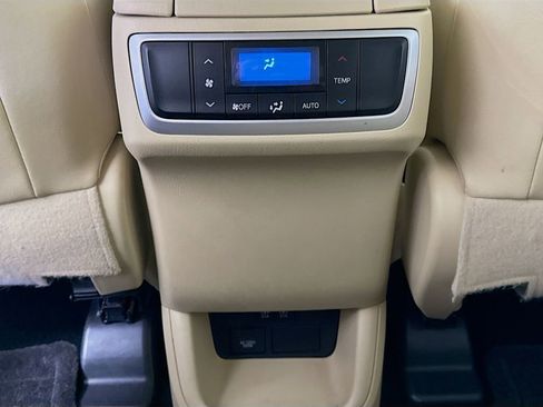 Used 2018 Toyota Highlander Limited image 27