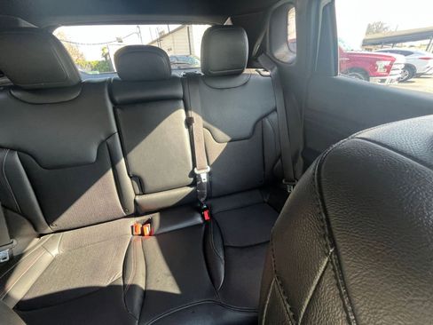 Used 2025 Jeep Compass Trailhawk image 32