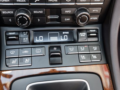 Used 2015 Porsche 911 Turbo S w/ High-end Infotainment Package AWD/4WD image 24
