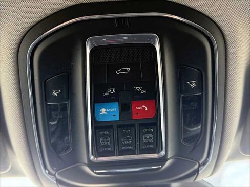 Certified 2024 Jeep Grand Cherokee Limited w/ Luxury Tech Group II image 34