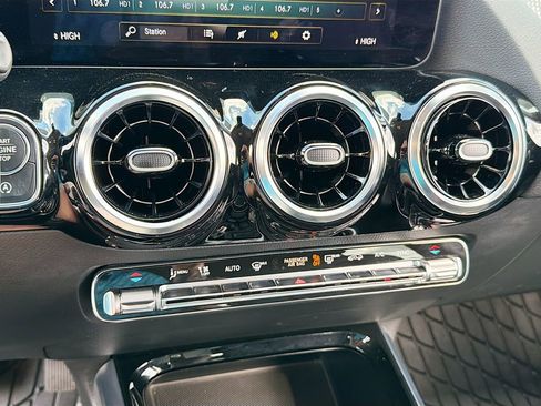 Used 2023 Mercedes-Benz GLA 250 4MATIC image 15