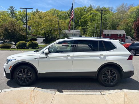 Used 2024 Volkswagen Tiguan SE w/ Panoramic Sunroof Package AWD/4WD image 6