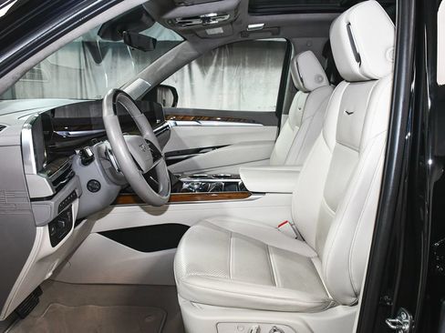 Used 2025 Cadillac Escalade ESV Sport Platinum AWD/4WD image 48