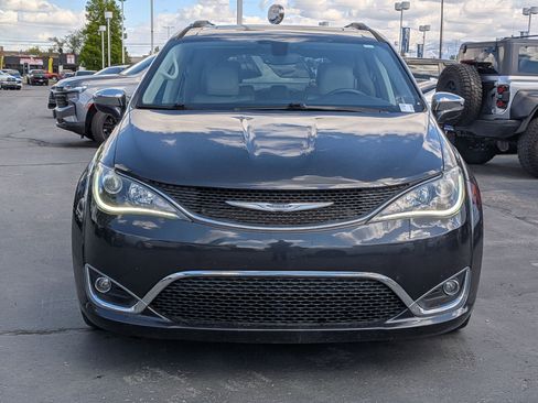 Used 2020 Chrysler Pacifica Limited FWD image 11