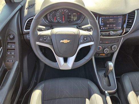 Certified 2022 Chevrolet Trax LT w/ LT Convenience Package image 15