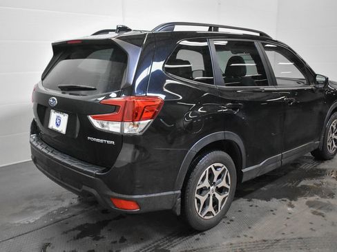 Used 2021 Subaru Forester Premium image 5