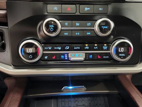 Used 2024 Ford Expedition Limited AWD/4WD image 26