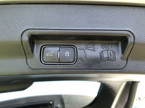 Used 2023 Ford Explorer Limited AWD/4WD image 10