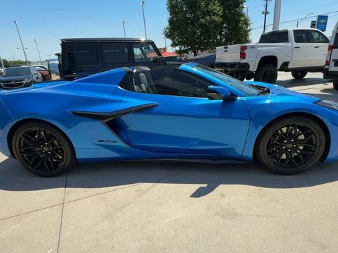 Used 2025 Chevrolet Corvette Z06 RWD image 9