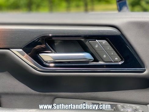 Used 2025 GMC Yukon Denali AWD/4WD image 14