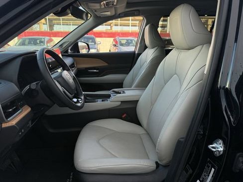 Used 2025 Toyota Grand Highlander Limited image 28