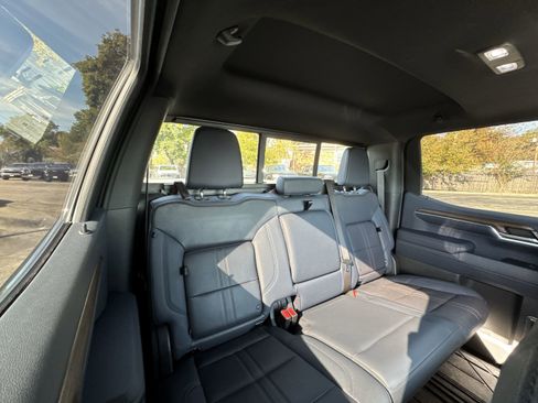 Used 2022 Chevrolet Silverado 1500 High Country w/ High Country Premium Package image 28