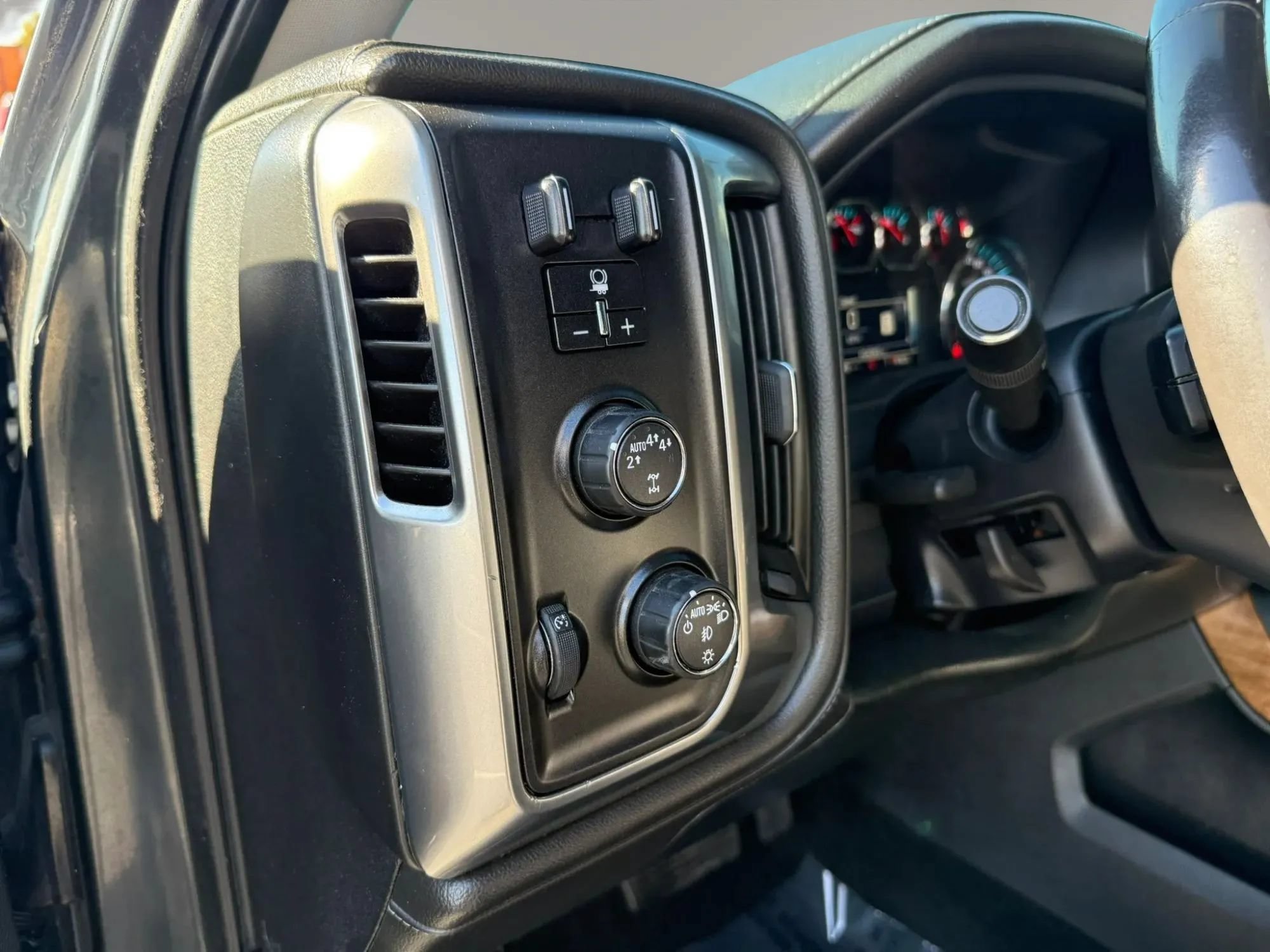 Used 2017 Chevrolet Silverado 1500 LTZ w/ Sport Package AWD/4WD image 15
