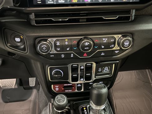 New 2026 Jeep Gladiator Willys AWD/4WD image 24