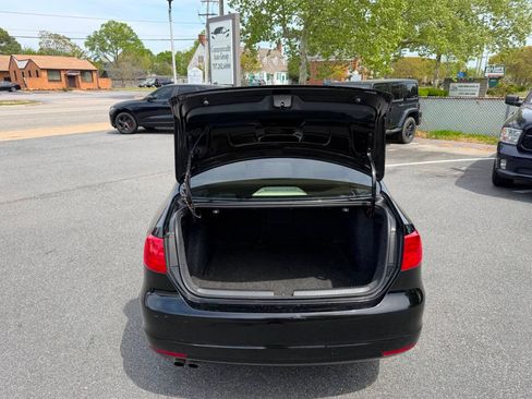 Used 2011 Volkswagen Jetta SE FWD image 22