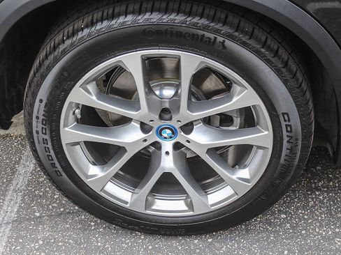Used 2023 BMW X5 xDrive45e w/ Parking Assistance Package AWD/4WD image 8