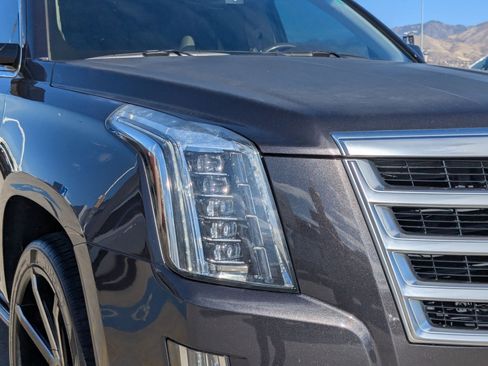 Used 2015 Cadillac Escalade Premium image 10