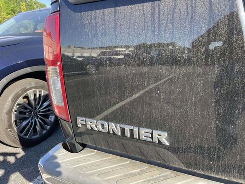 Used 2016 Nissan Frontier SV image 11