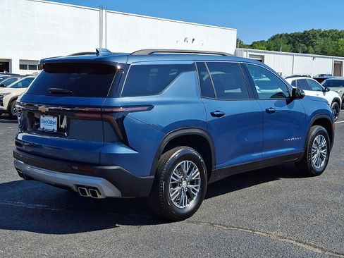 Used 2025 Chevrolet Traverse LT w/ Driver Confidence Package AWD/4WD image 7