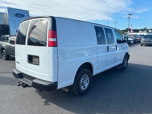 Used 2019 Chevrolet Express 2500 w/ Enhanced Convenience Package RWD image 3