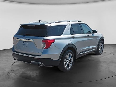 Used 2024 Ford Explorer Limited AWD/4WD image 9
