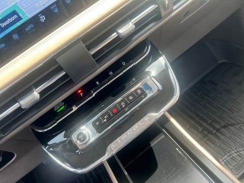 Used 2023 Lincoln Corsair AWD image 27