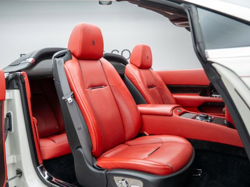 Used 2017 Rolls-Royce Dawn RWD image 65