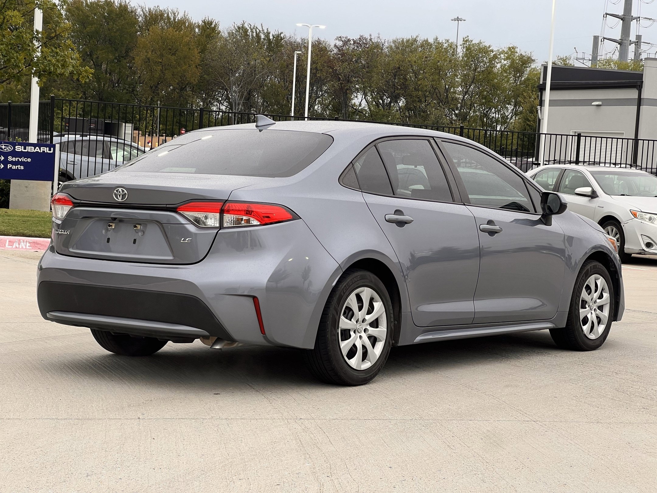 Used 2022 Toyota Corolla LE FWD image 3