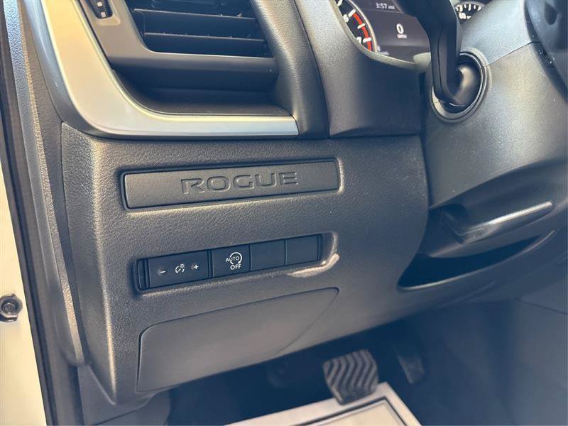 Used 2023 Nissan Rogue S FWD image 14