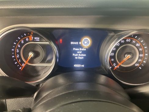 Used 2021 Jeep Gladiator Sport image 12