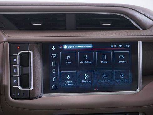 Used 2024 GMC Yukon Denali w/ Advanced Technology Package image 12