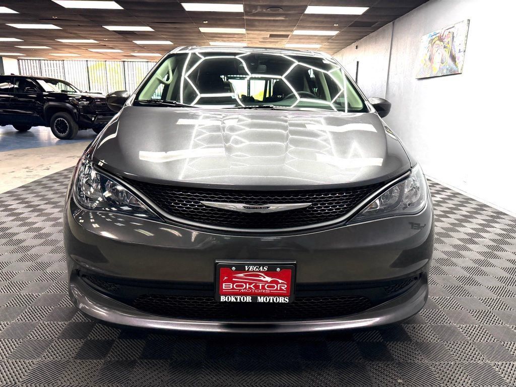 Used 2023 Chrysler Voyager LX FWD image 4