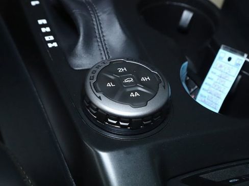 Used 2025 Ford Bronco Badlands image 40